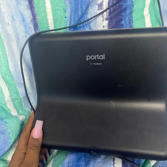 Portal from Facebook Hands-Free Video Calling with Alexa Built-in (Gen 1) - Picture 2 of 3
